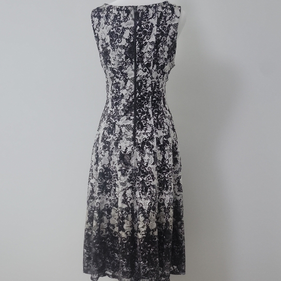 Gabby Skye Black White Sleeveless Sweetheart Neckline Lace Midi Dress Size 10 - Picture 7 of 11
